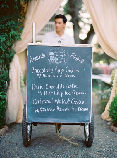 Wedding Philippines - 23 Cool Ways to Serve Ice Cream at Your Wedding Bar Buffet Food Cart (16)