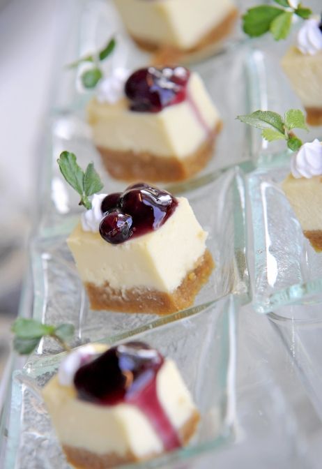 Wedding Philippines - 24 Delicious Mini Cheesecake Ideas for Your Wedding Buffet Bar Display (17)