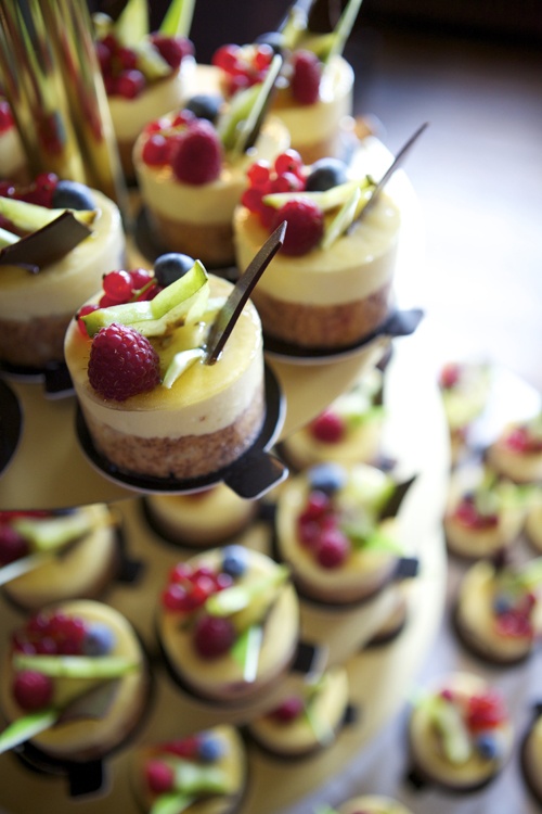 Wedding Philippines - 24 Delicious Mini Cheesecake Ideas for Your Wedding Buffet Bar Display (25)