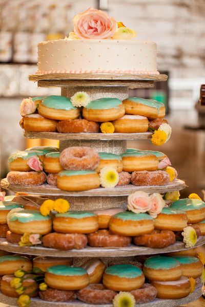 Wedding Philippines - 25 Cool and Fun Donut Bar Buffet Food Ideas For Your Wedding (10)