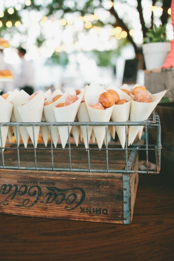 Wedding Philippines - 25 Cool and Fun Donut Bar Buffet Food Ideas For Your Wedding (14)