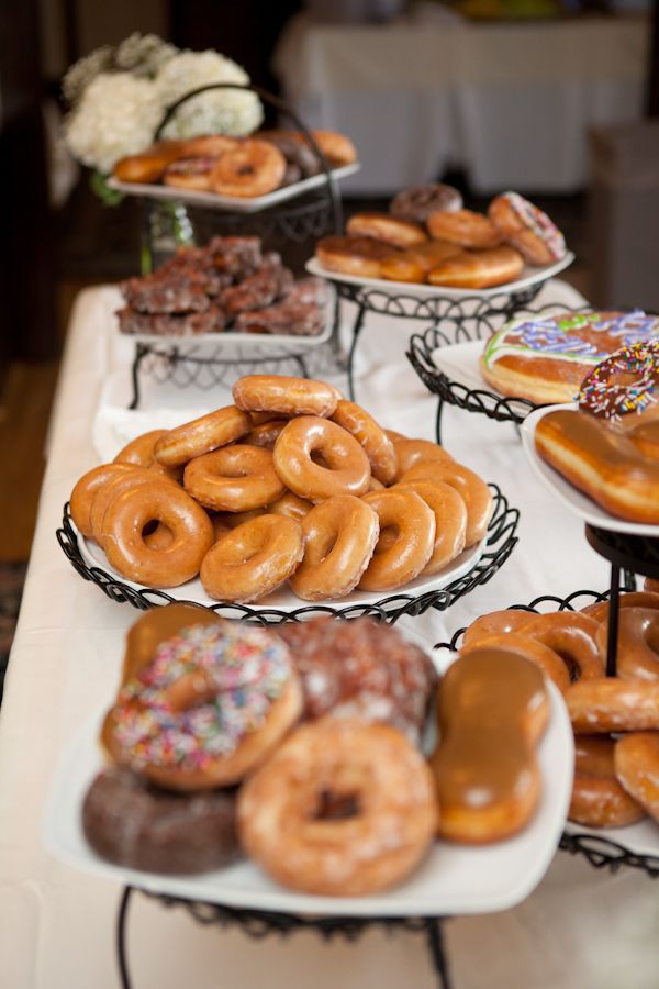 Wedding Philippines - 25 Cool and Fun Donut Bar Buffet Food Ideas For Your Wedding (17)