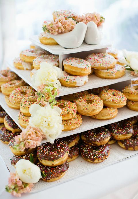 Wedding Philippines - 25 Cool and Fun Donut Bar Buffet Food Ideas For Your Wedding (18)
