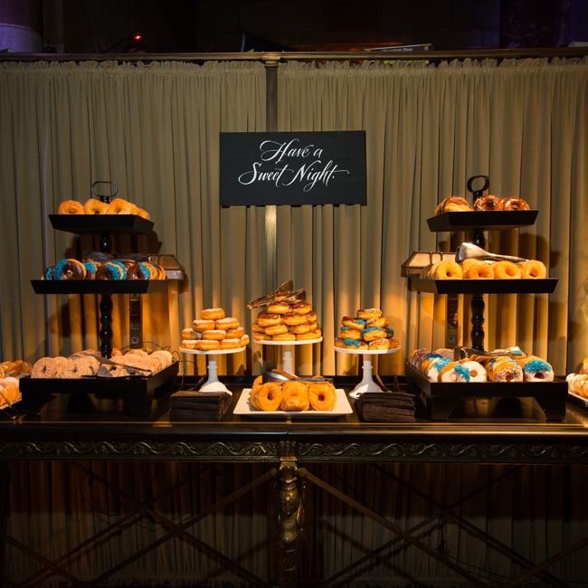 Wedding Philippines - 25 Cool and Fun Donut Bar Buffet Food Ideas For Your Wedding (21)