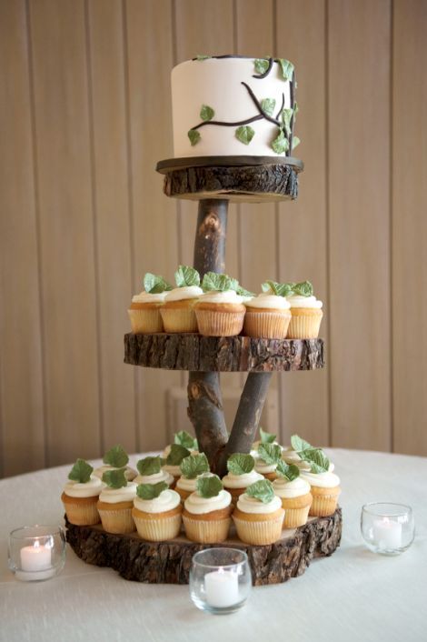 Wedding Philippines - 47 Adorable and Yummy Cupcake Display Ideas for Your Wedding Bar Buffet Food (13)