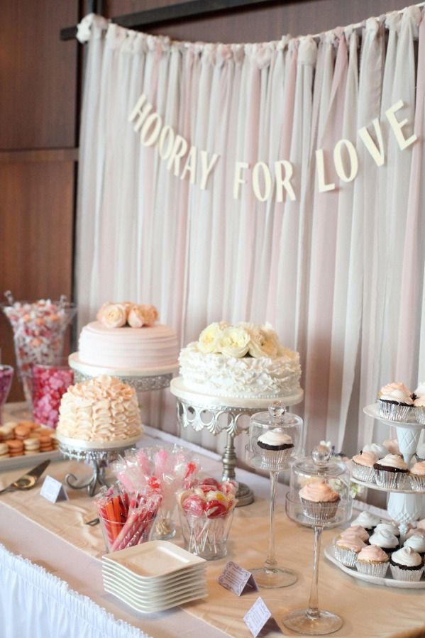 Wedding Philippines - 47 Adorable and Yummy Cupcake Display Ideas for Your Wedding Bar Buffet Food (35)