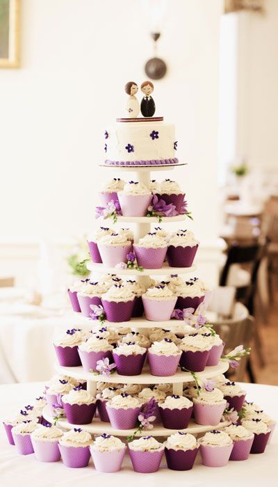 Wedding Philippines - 47 Adorable and Yummy Cupcake Display Ideas for Your Wedding Bar Buffet Food (4)
